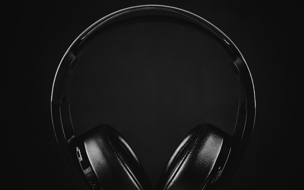 Black and white photo of headphones